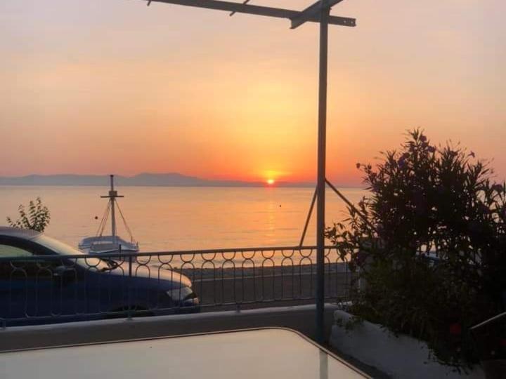 Antony'S Apartment Sea View Tyros Exterior photo