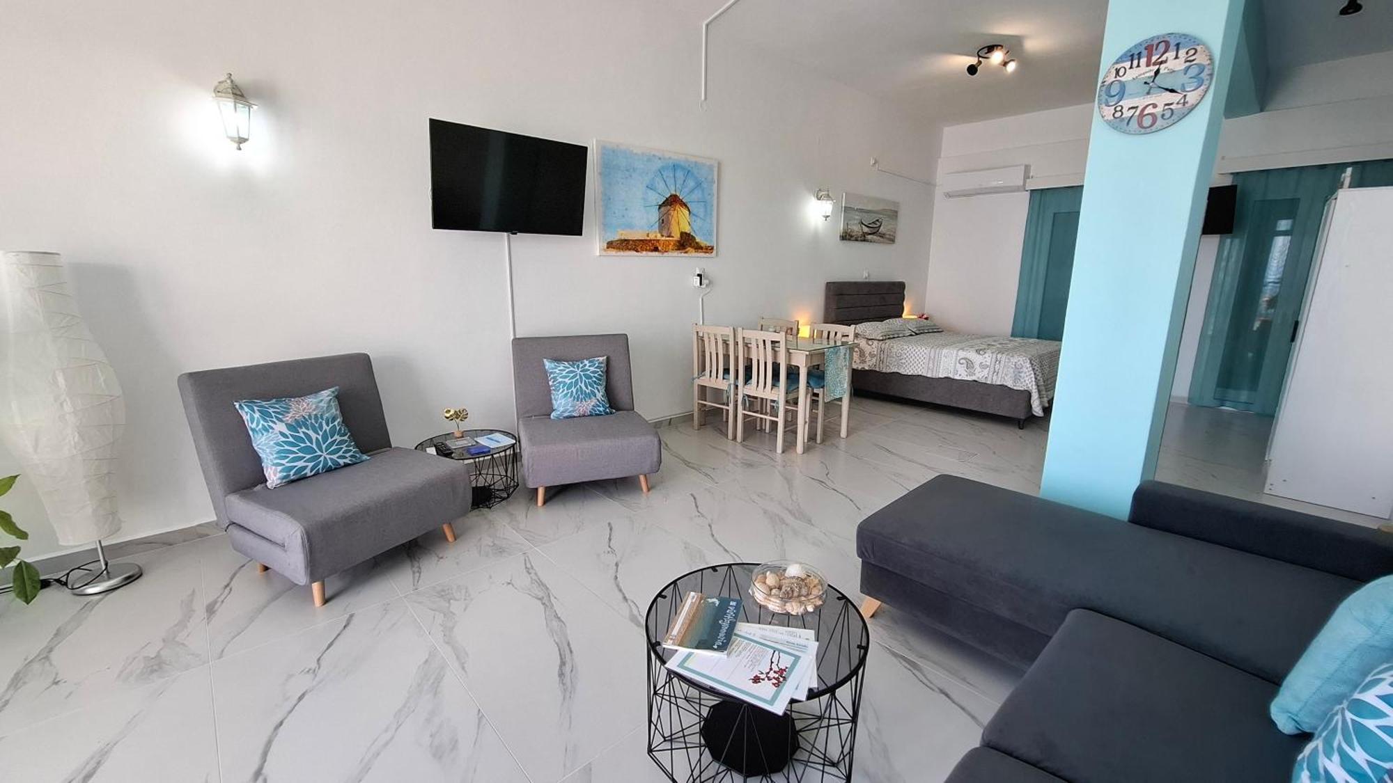 Antony'S Apartment Sea View Tyros Exterior photo