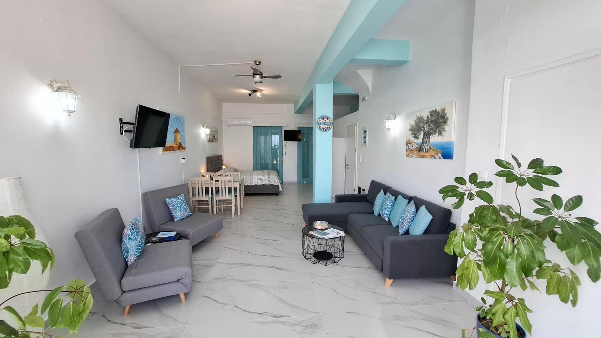 Antony'S Apartment Sea View Tyros Exterior photo